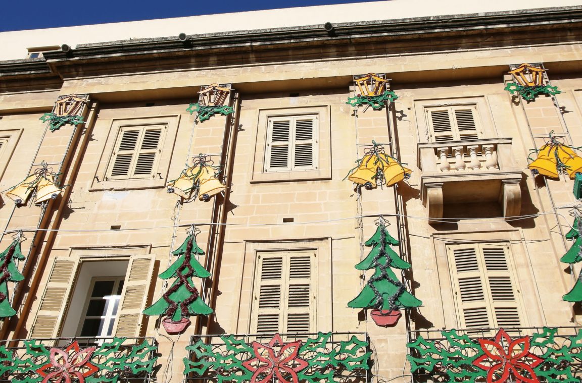 Gabonetako dekorazioa Maltako Valletta kaleetan