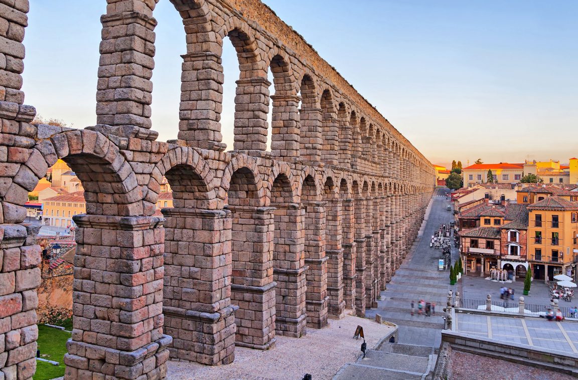 O aqueduto de Segóvia, na Espanha