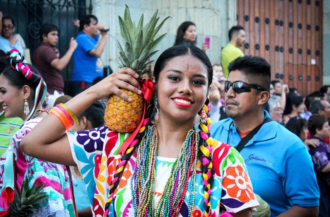 Flor de Piña dansı ve Tuxtepec'in bölgesel kostümü