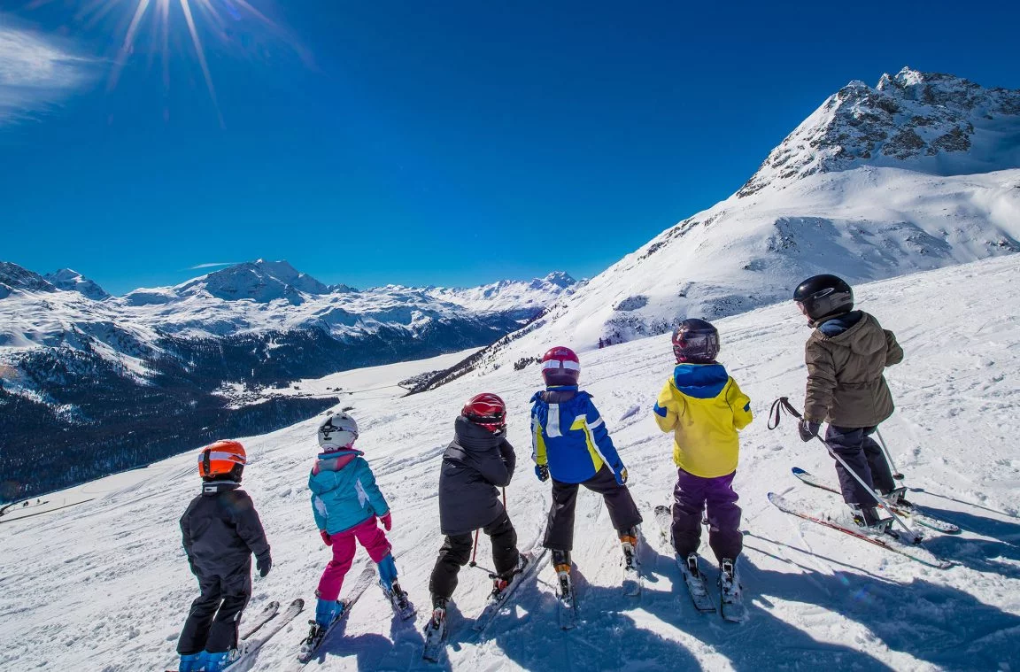 Esquiar: un deporte practicado en Suíza por toda a familia