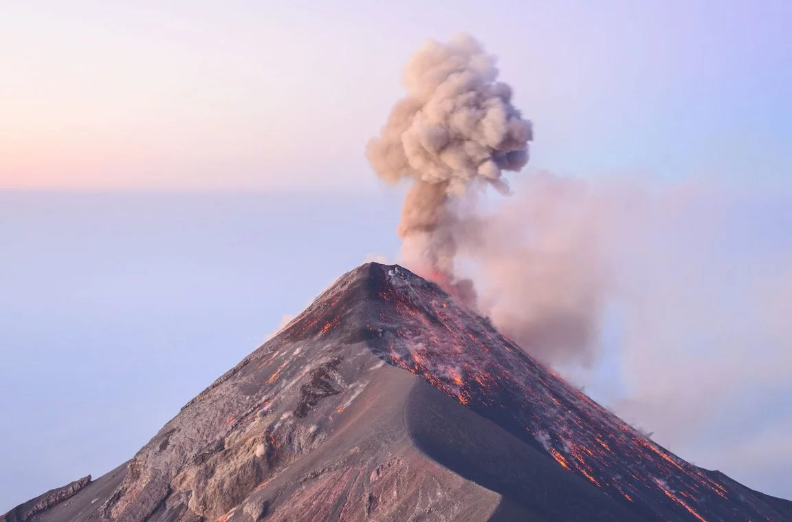 O poder destrutivo do volcán Fuego, en Guatemala