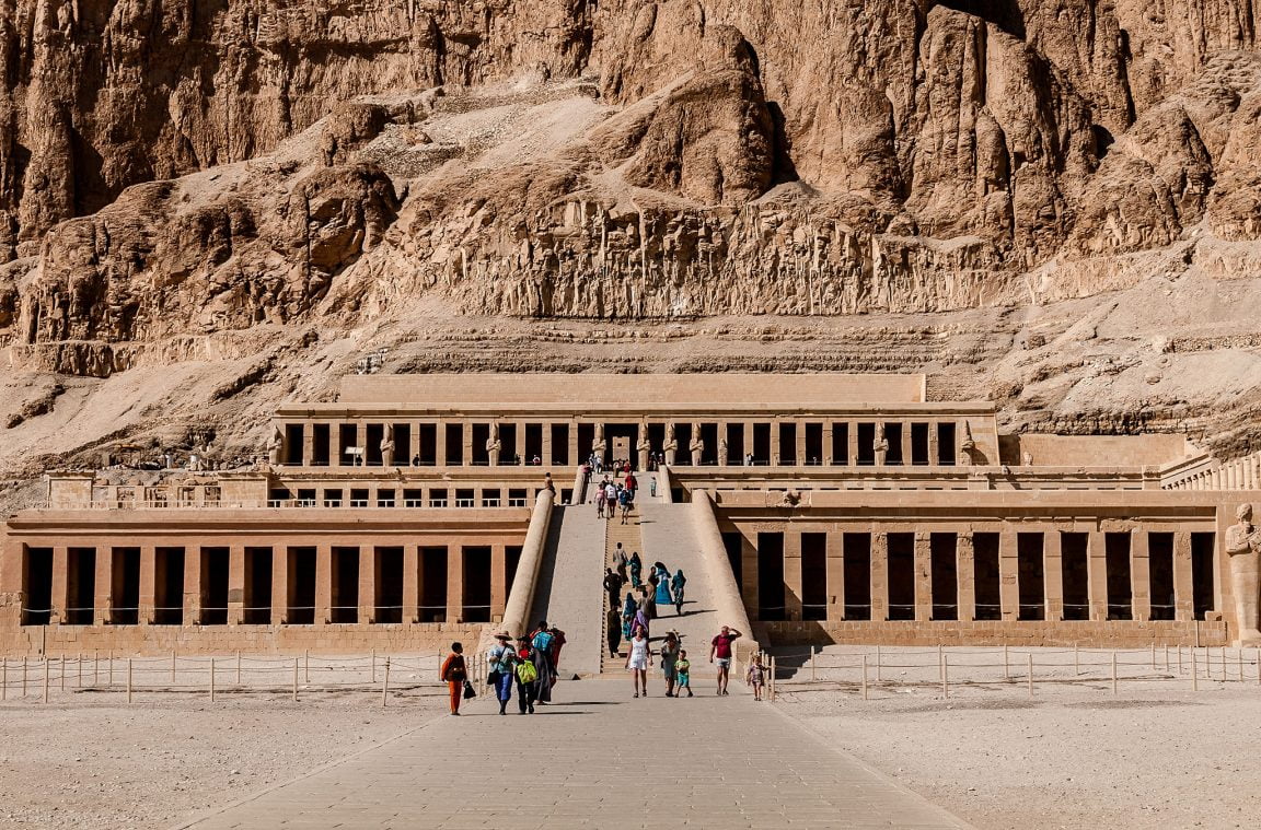 Der Tempel der Hatschepsut: ein Beispiel für Sturzarchitektur