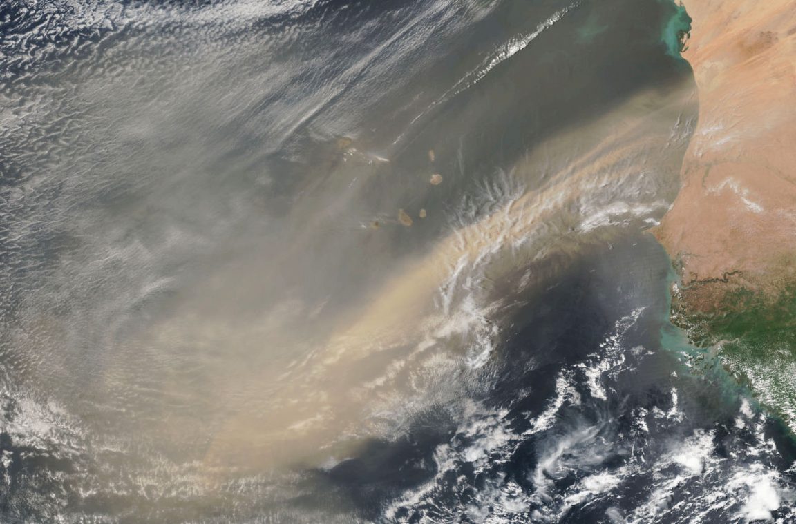 Satellitenbild einer Sahara-Luftschicht
