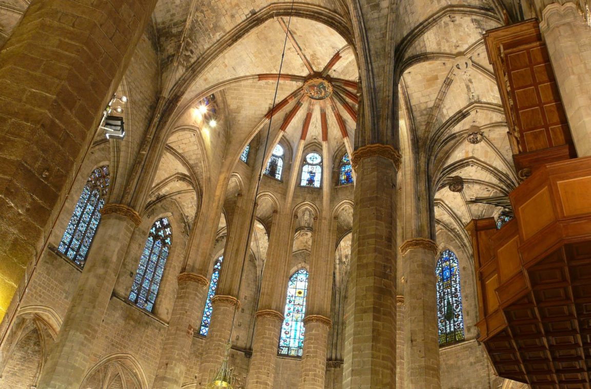 Interior da basílica de Santa María do Mar, Barcelona