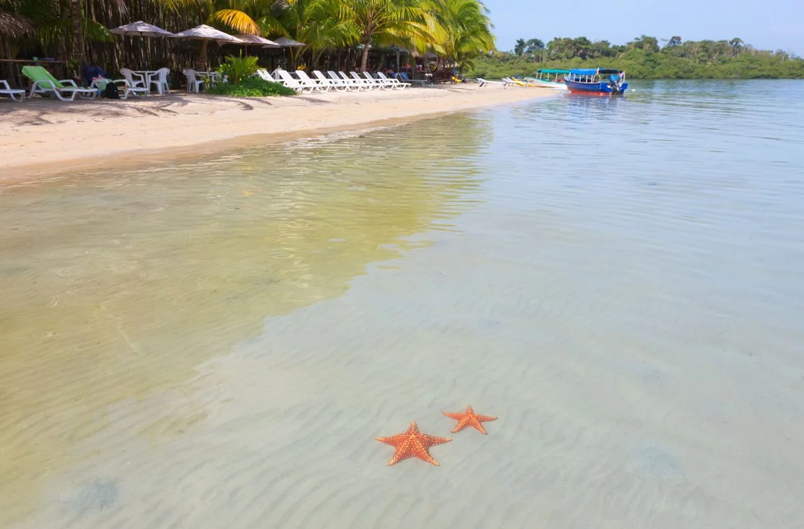 A bela praia das Estrelas, no Panamá