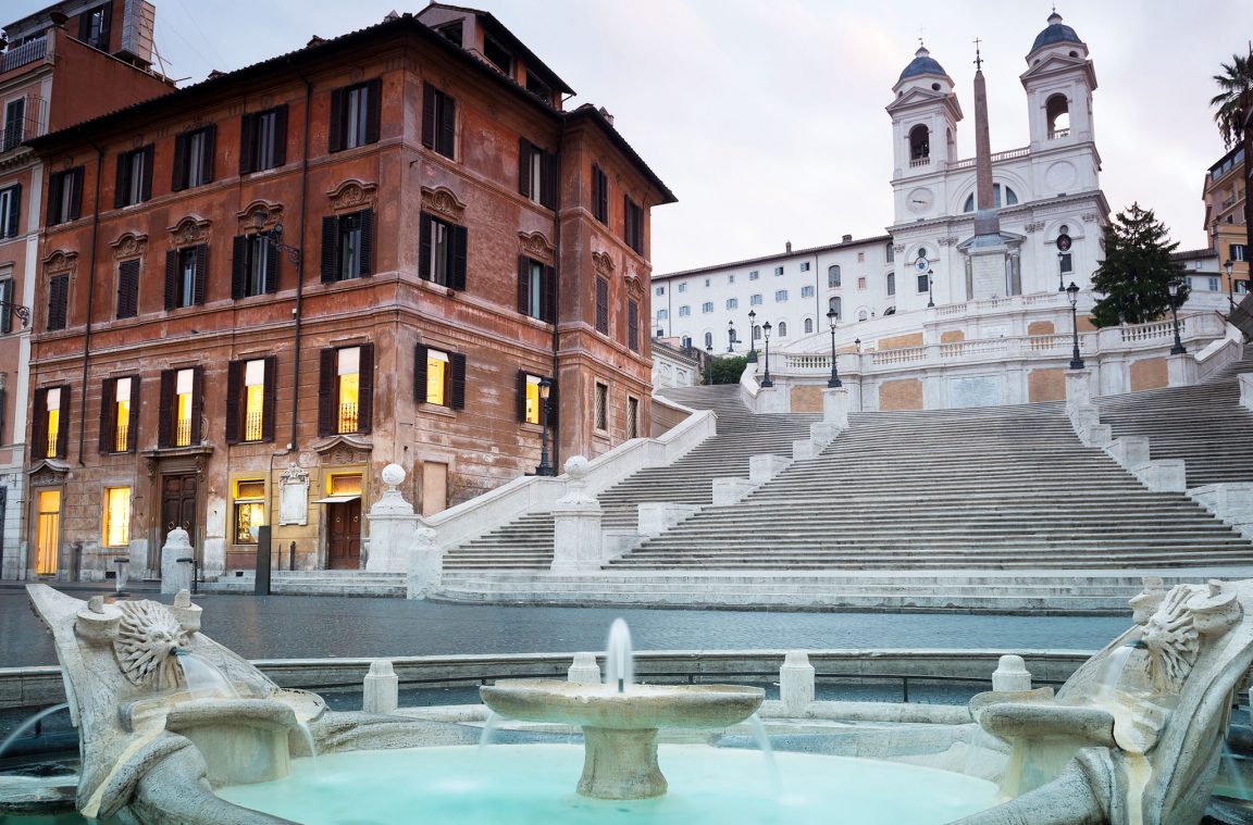 Die Spanische Treppe in Rom, Ort der Veranstaltungen und des Einkaufens