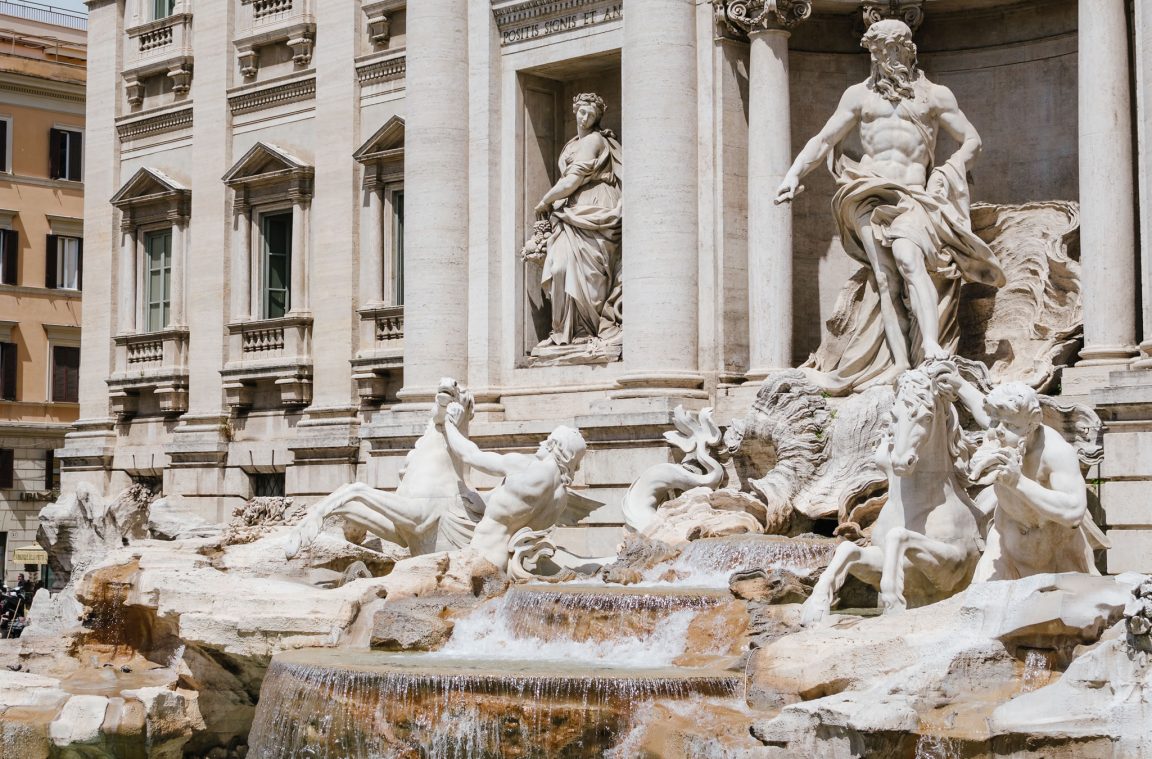 Le incredibili sculture della Fontana di Trevi, Roma