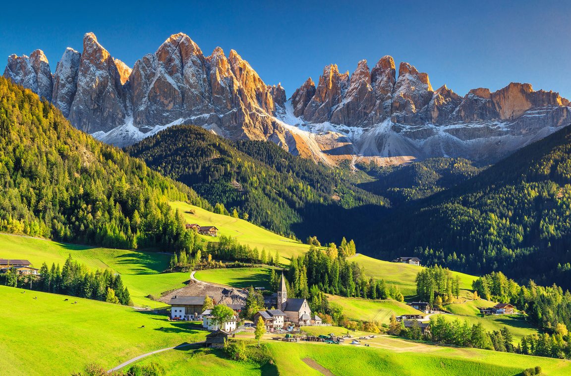 Les Dolomites: imposantes montagnes en Italie