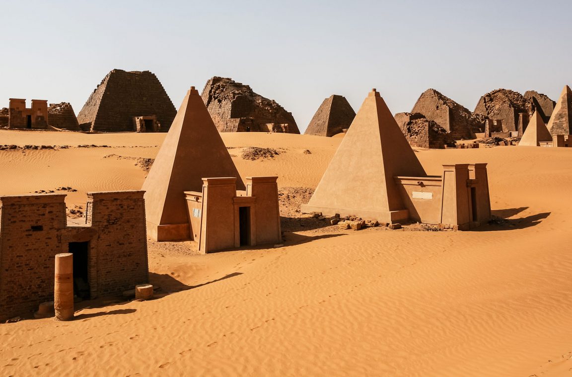 Die weniger berühmten Pyramiden der Sahara