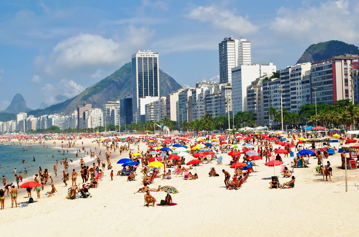 ブラジル、リオデジャネイロのレメビーチとコパカバーナビーチ