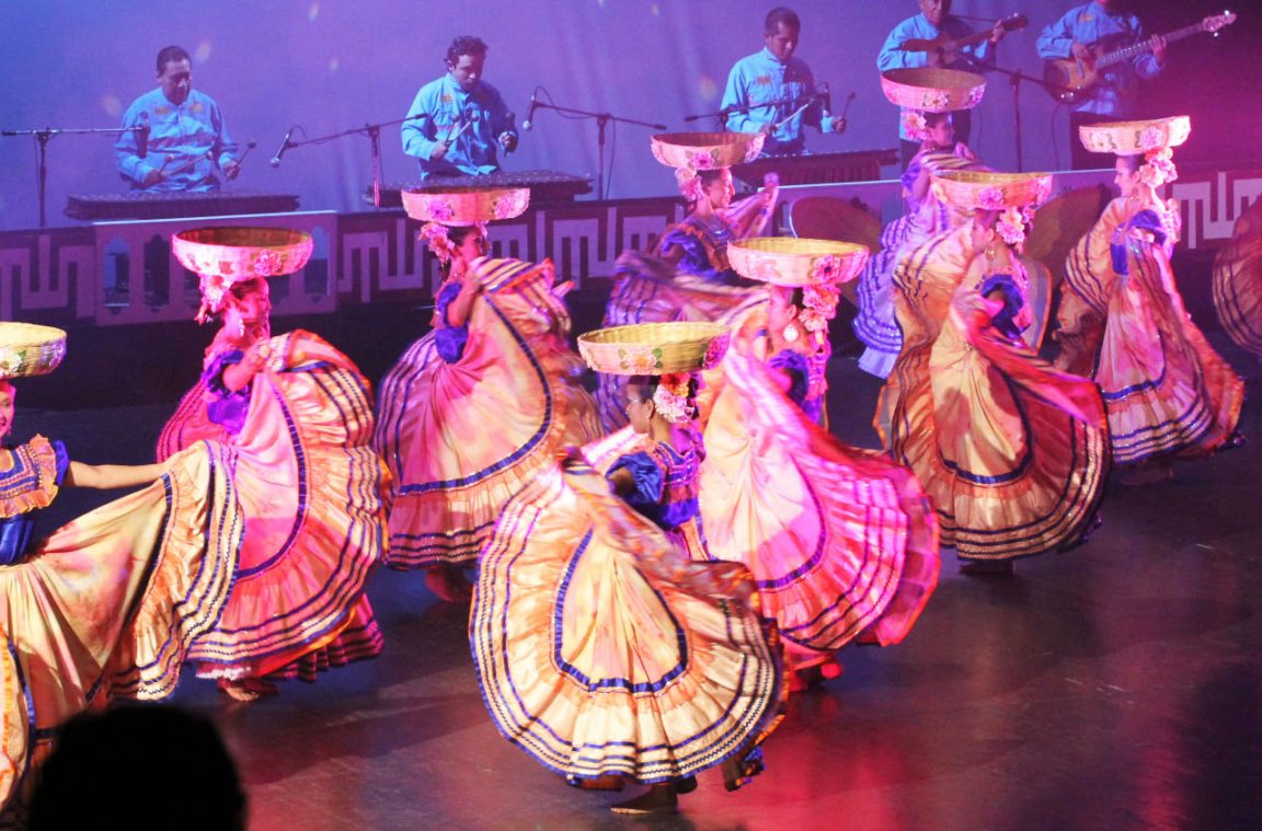 Tipik danslar ve Nikaragua Folklorik Balesi