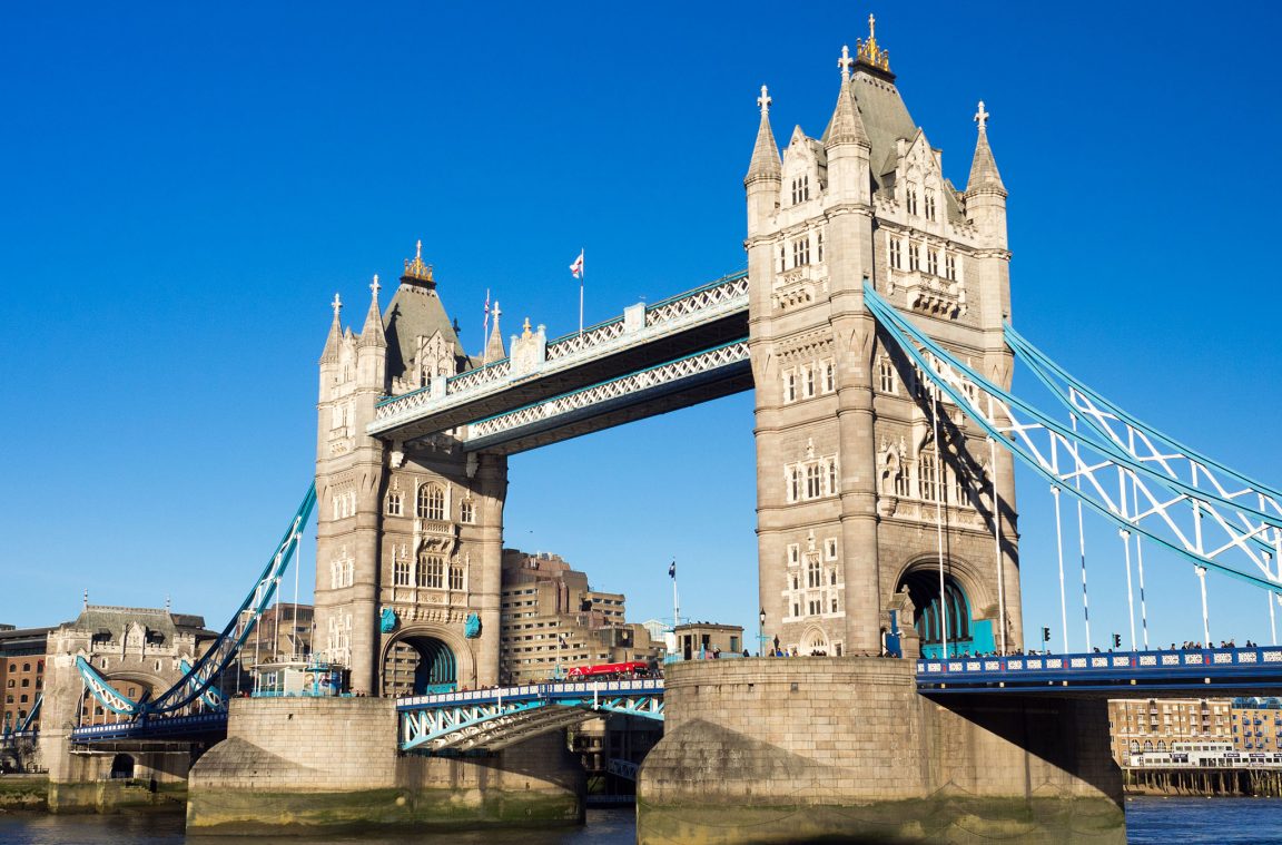 Thames Nehri Üzerindeki London Tower Bridge