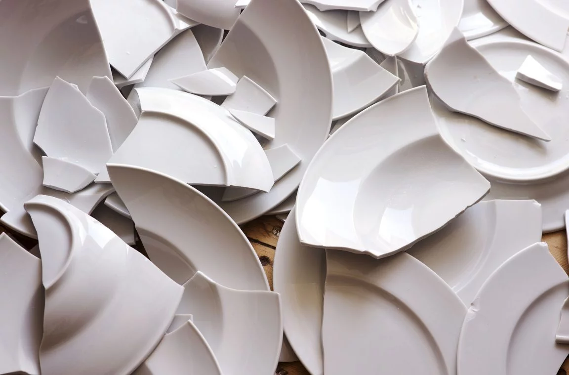 Romper pratos: símbolo de celebración na cultura grega