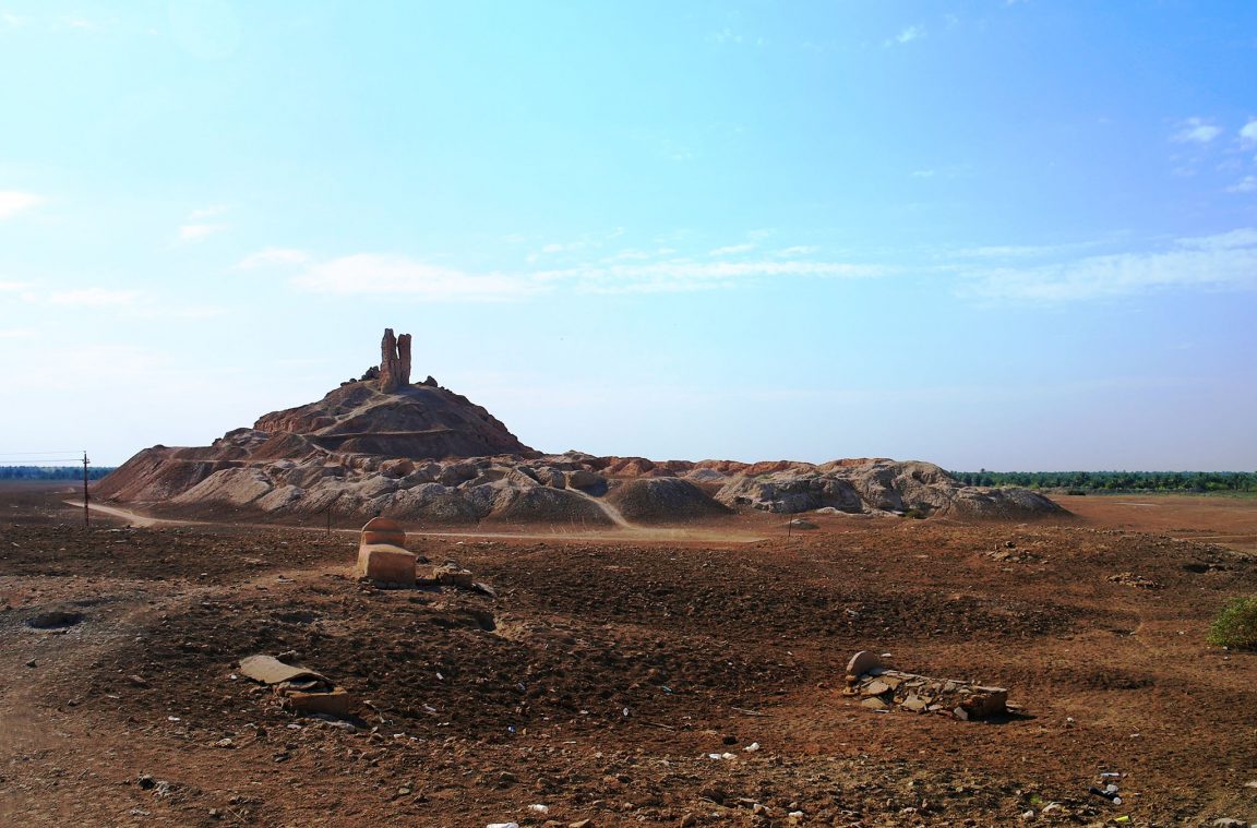 Ruiny starożytnego miasta Nimrud w Iraku