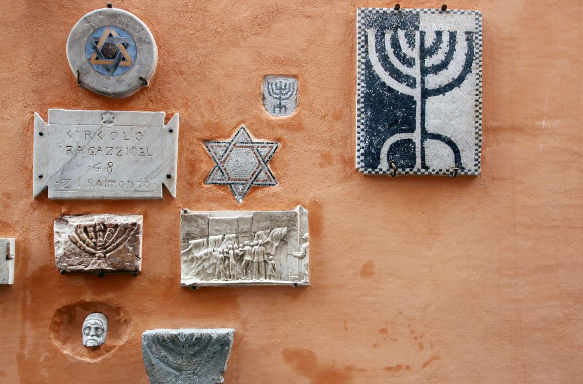 Symbols in the Jewish quarter of Rome
