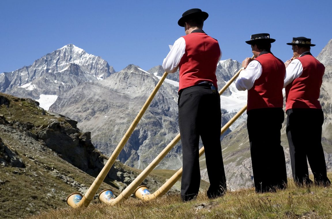 La trompa alpina: un instrumento típico de Suiza