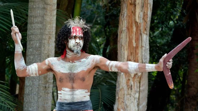 Trajes típicos de los aborígenes australianos Yugambeh