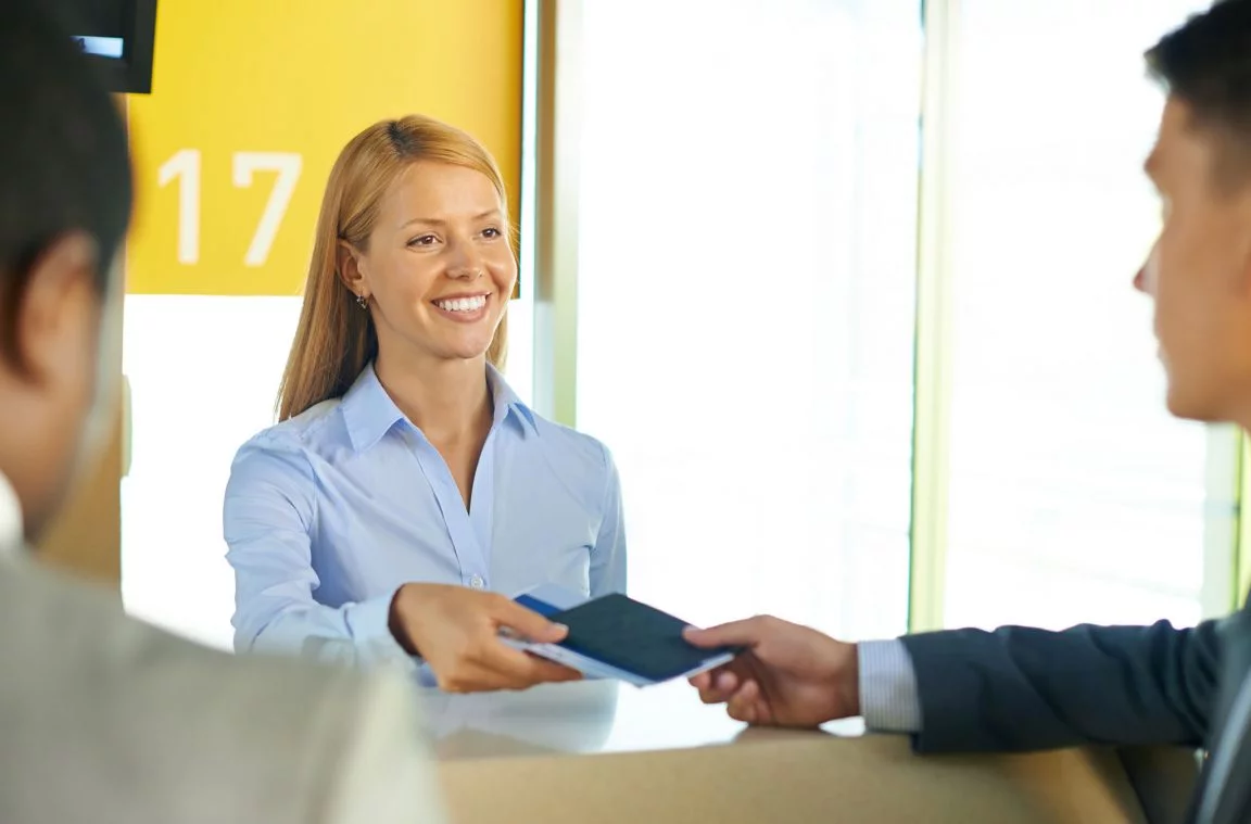 Travel with an expired ID or passport with Vueling