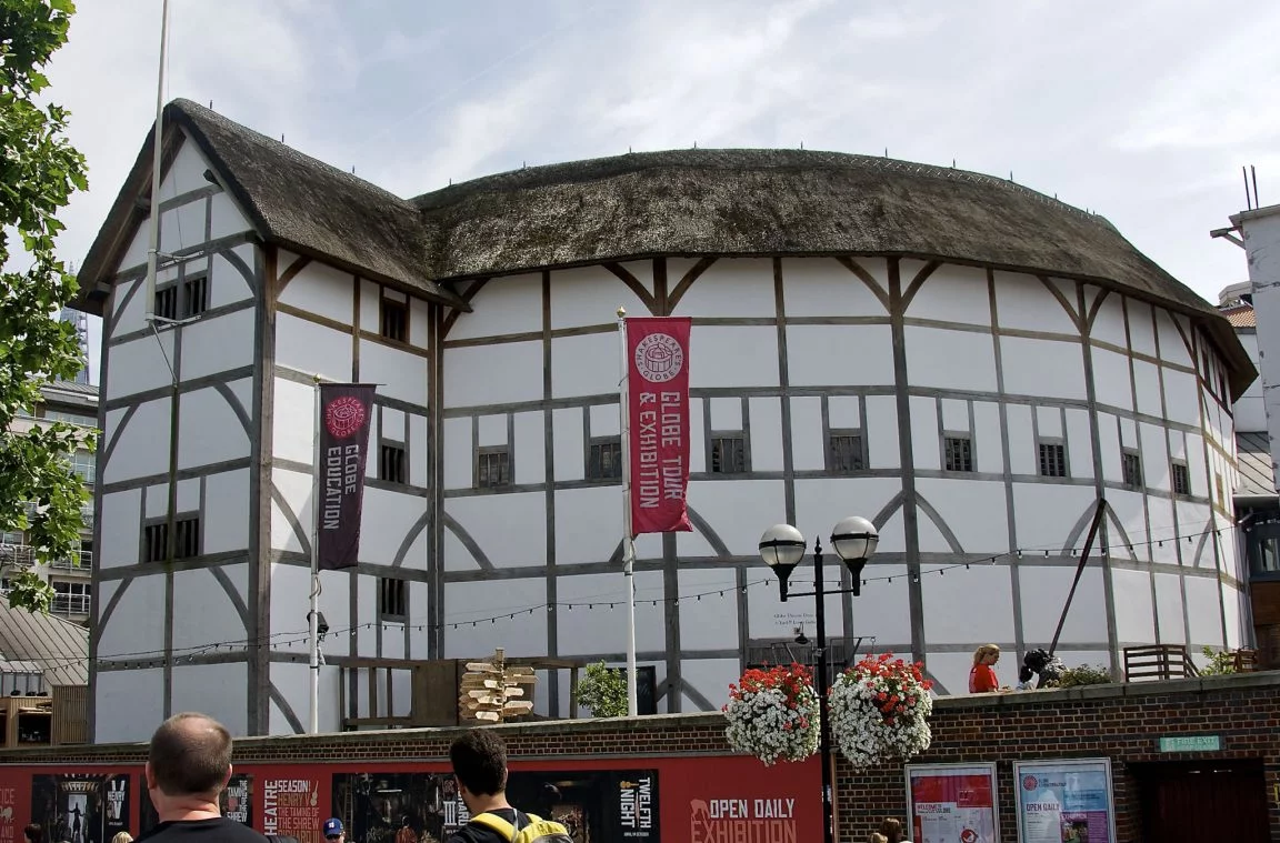 Odwiedź Shakespeare's Globe Theatre w Londynie