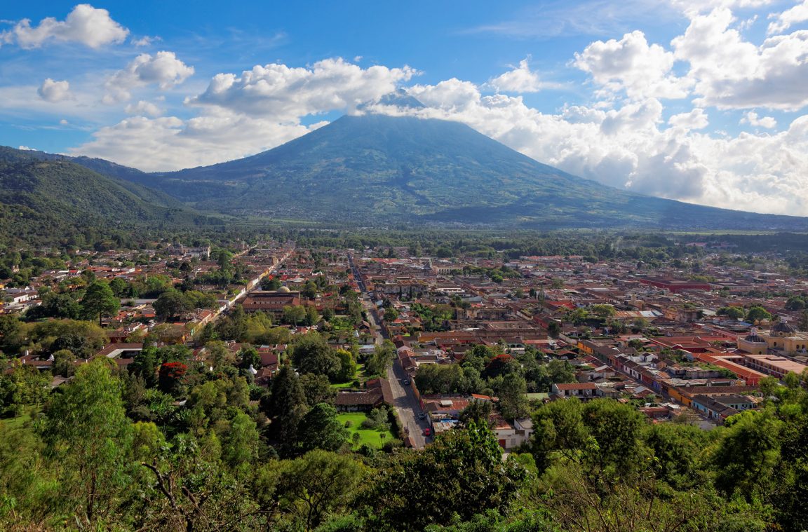 Antigua Guatemala: ao pé do volcán Agua